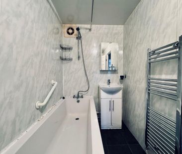 3 bedroom terraced house to rent - Photo 3