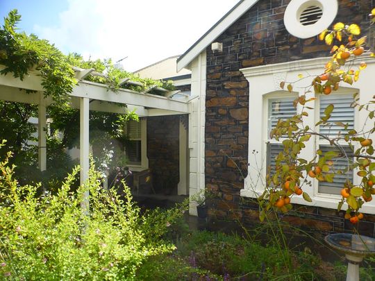 2-bedroom shared house / townhouse, Esmond Street - Photo 1