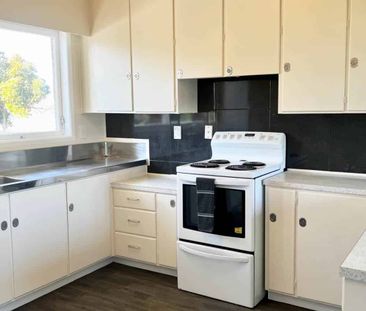 Immaculate Family Home - Photo 3