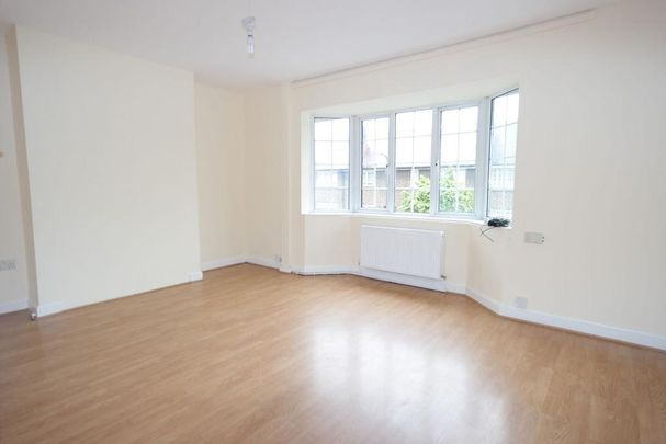 3 bedroom flat to rent - Photo 1