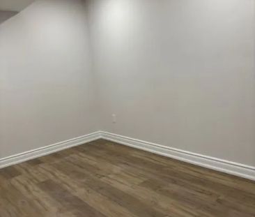 34 Reigate Avenue #Basement Apartment - Photo 2