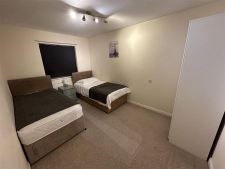 3 bedroom semi-detached house to rent - Photo 4