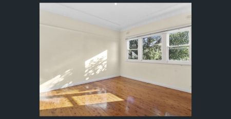 Spacious and Stylish Living in West Wollongong - Photo 3