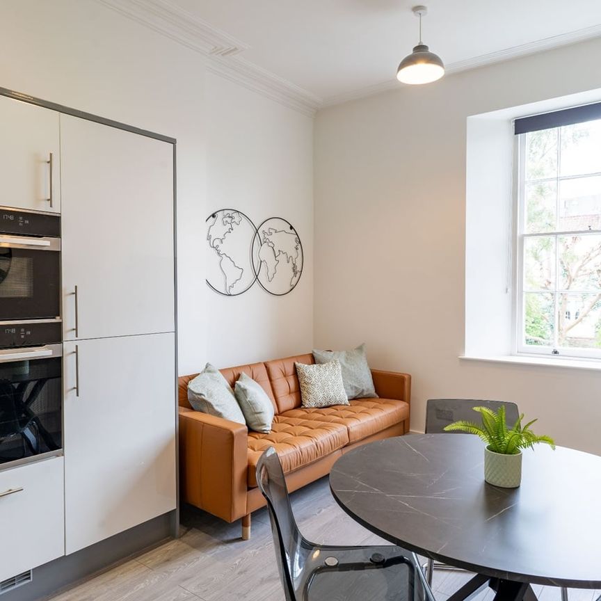 3 Bed Flat, Clifton Park Road, BS8 - Photo 1