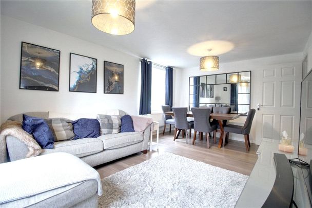 Lyndhurst Road, Fleet, Hampshire, GU51 - Photo 1