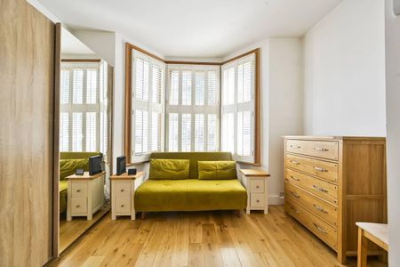 2 Bed Flat, Rothschild Road, W4 - Photo 4