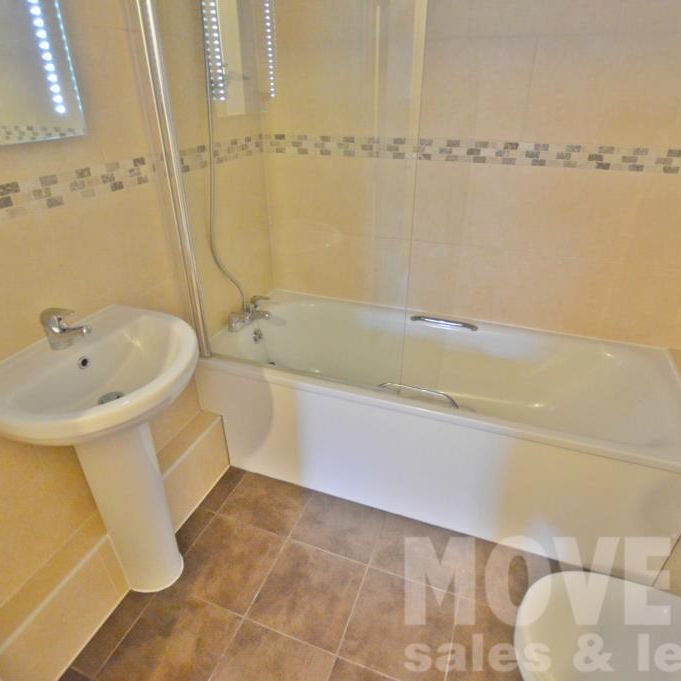 TALBOT WOODS, BOURNEMOUTH - Photo 1