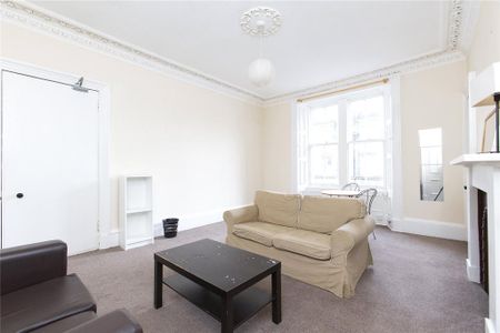3 bedroom flat to rent - Photo 2
