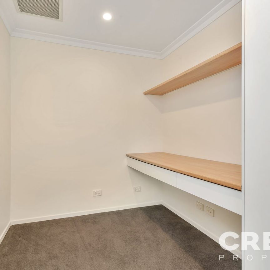 Stunning 2 Bedroom Apartment! - Photo 1