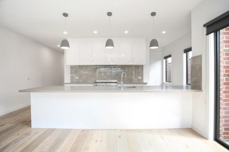 GRANDEUR LIVING WITHIN THE GOLDEN SQUARE OF EDITHVALE - Photo 3