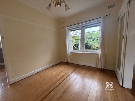 CHARMING & COMFORTABLE! - Photo 4