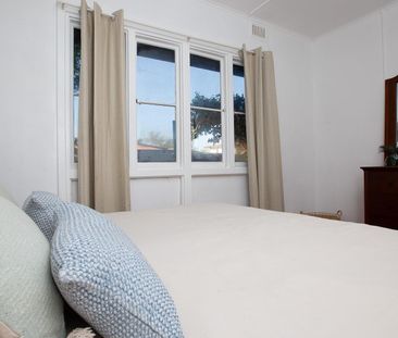 Spacious 5-Bedroom Dual Home - Photo 5