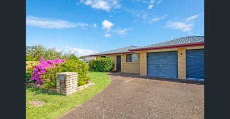 SPACIOUS TWO BEDROOM DUPLEX IN PARADISE POINT - Photo 5