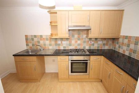 Brooklands, Queens Road, Freshwater, PO40 - Photo 3
