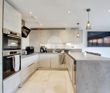 4 bedroom semi-detached house to rent - Photo 3