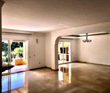 5 room luxury Villa for rent in Marbella, Andalusia - Photo 3