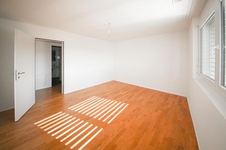 HELLE 3.5 Zimmer-Wohnungen mit GROSSZÜGIGEM Balkon zu vermieten - Photo 2