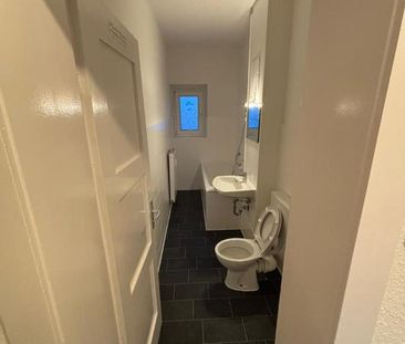 !!Platz für die ganze Familie!! Frisch RENOVIERTE 4-Zimmerwohnung** - Photo 3