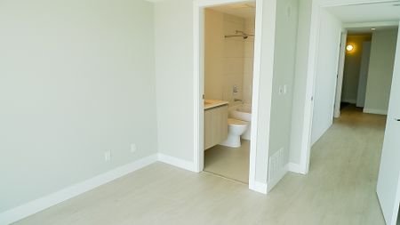 City Views & Sophisticated Vibes At The Guardian. - Photo 3