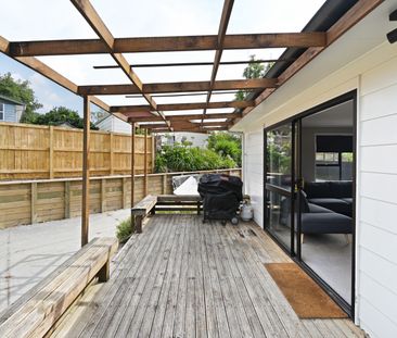 Welcome to this fantastic three-bedroom plus a sleepout, single-bat... - Photo 6