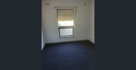 3 Bedrooms - Secure, adjacent Major Shopping Centre and lots more to offer. - Photo 3