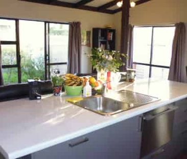 Lovely Home in Oxford Terrace - Photo 2