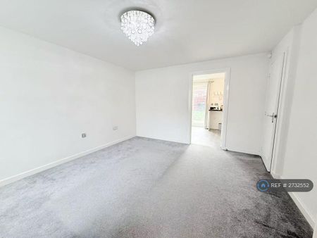 3 bedroom semi-detached house to rent - Photo 3