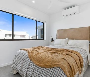 Stylish 2 Bedroom home with private court yard - Photo 3