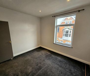 2 bed Flat To Let - Photo 3