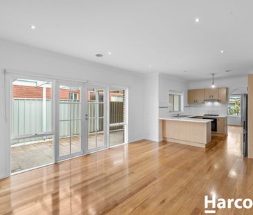 3 Bedroom Home In Quiet Location - Fully Renovated - Photo 2