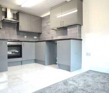 London Road, Slough, Berkshire,SL3 - Photo 2