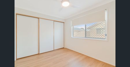 Renovated Townhouse in a Quiet complex - Photo 2