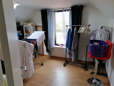 Gezellig huisje met boven 2 kamers ter beschikking - Photo 3