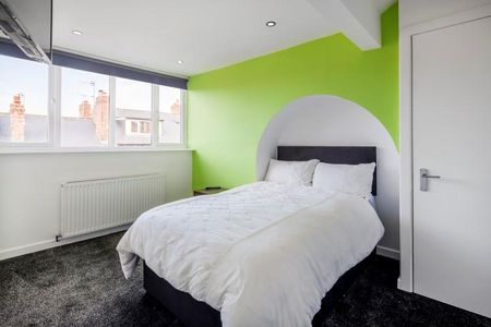 4 bedroom end of terrace house to rent - Photo 5