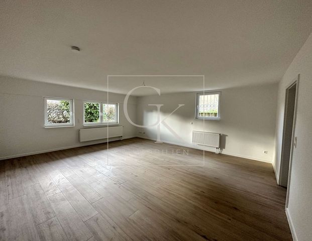 Erstbezug nach Modernisierung von geräumiger Souterrain-Wohnung (2 ZKDB) mit Terrasse und Stellplatz - Foto 1