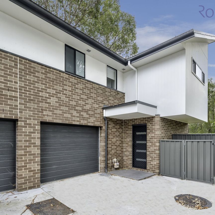 Brand new three bedroom townhouse with ducted air conditioning - Photo 1