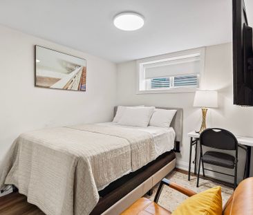 For Lease - 523 Pinegrove Road Unit# Lower, Oakville, Ontario - Photo 1