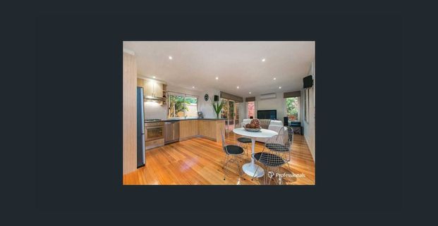 Stylish 3-Bedroom Townhouse in Oakleigh South - Photo 1