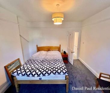 Half Acre Road, W7 - Photo 1