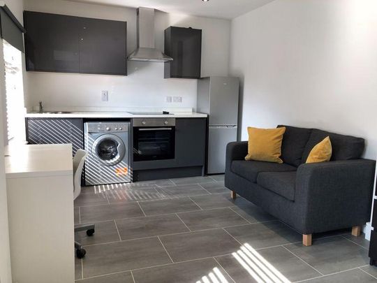 1 bedroom in a house share to rent - Photo 1