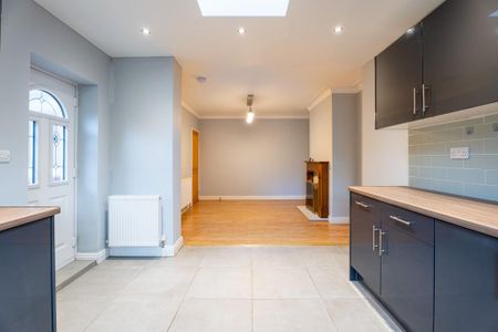 3 bedroom semi-detached house to rent - Photo 5