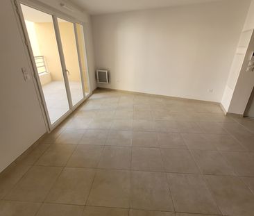 Location Appartement 2 pièces 46m² SOLLIES PONT 83210 - Photo 2