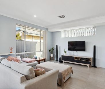 Family Comfort Meets Modern Living - Photo 1