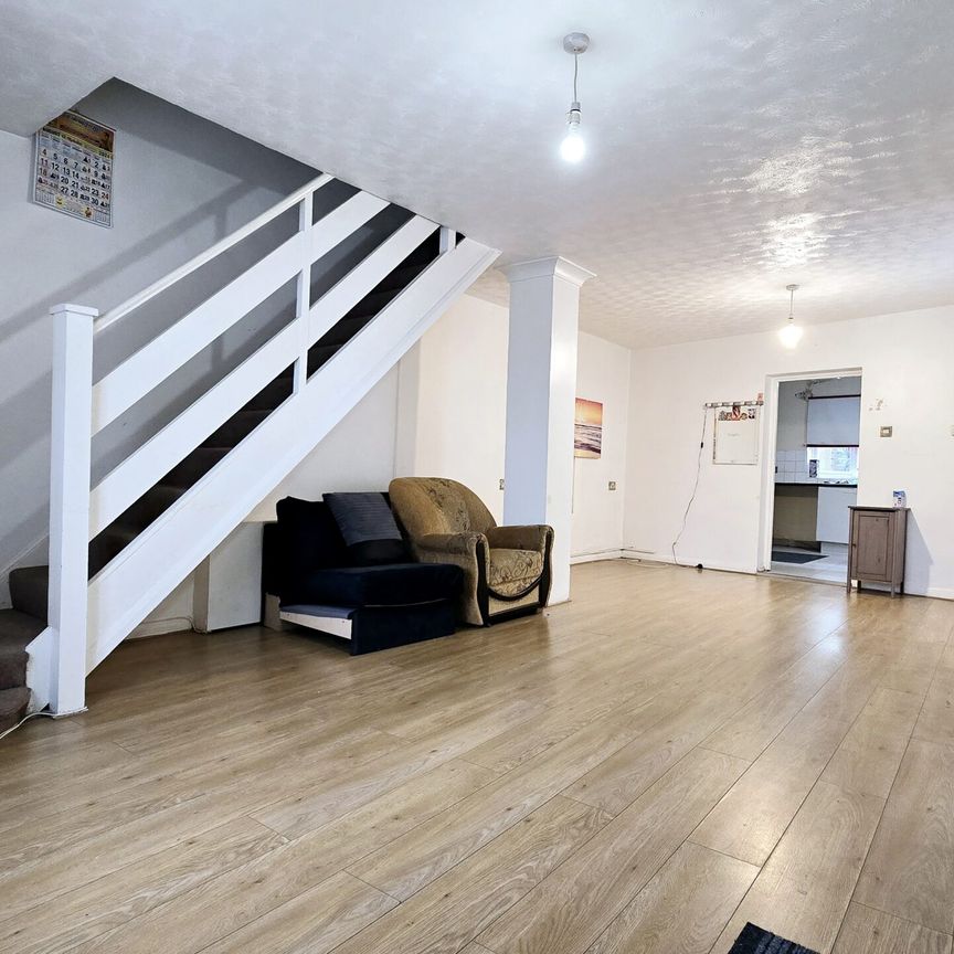 Collingwood Road, Sutton - Photo 1