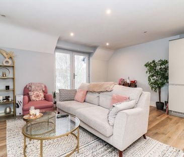 The Broadway, Farnham Common, Buckinghamshire,SL2 - Photo 5