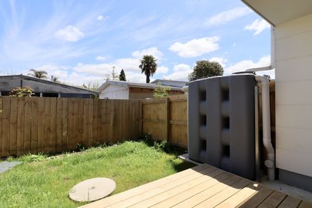 Papakura Near New 3 Bedroom 2 bathroom for rent - Photo 2