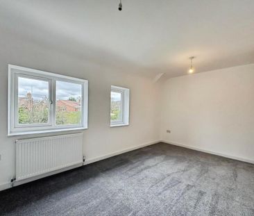 3 bedroom mews to rent - Photo 3