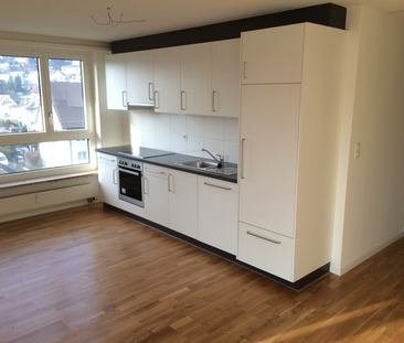 Helle 5.5-Zimmerwohnung im Zentrum von Reinach - Photo 1