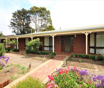 Spacious Family Home in quiet court location - Photo 1