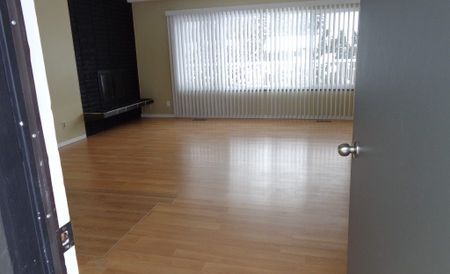 1120 Thunderbird Drive (Upper) - Photo 4